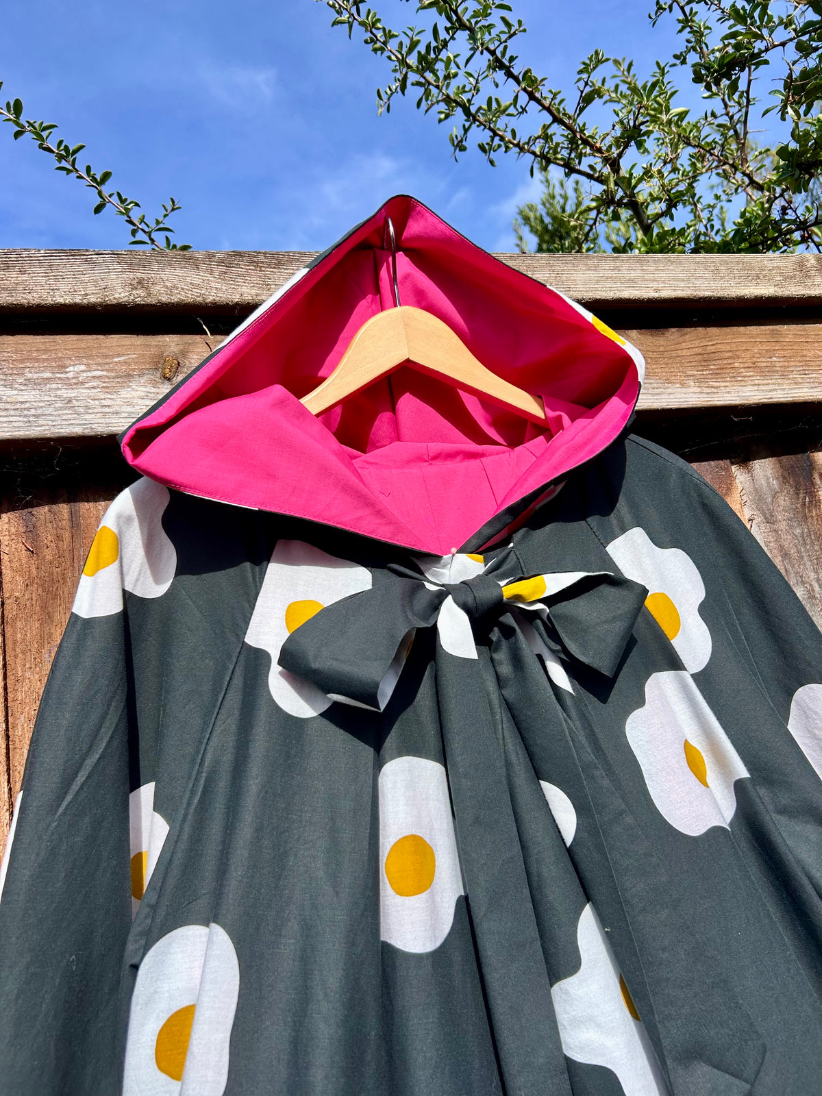 The fried egg cloak - Size 12/14/16/18